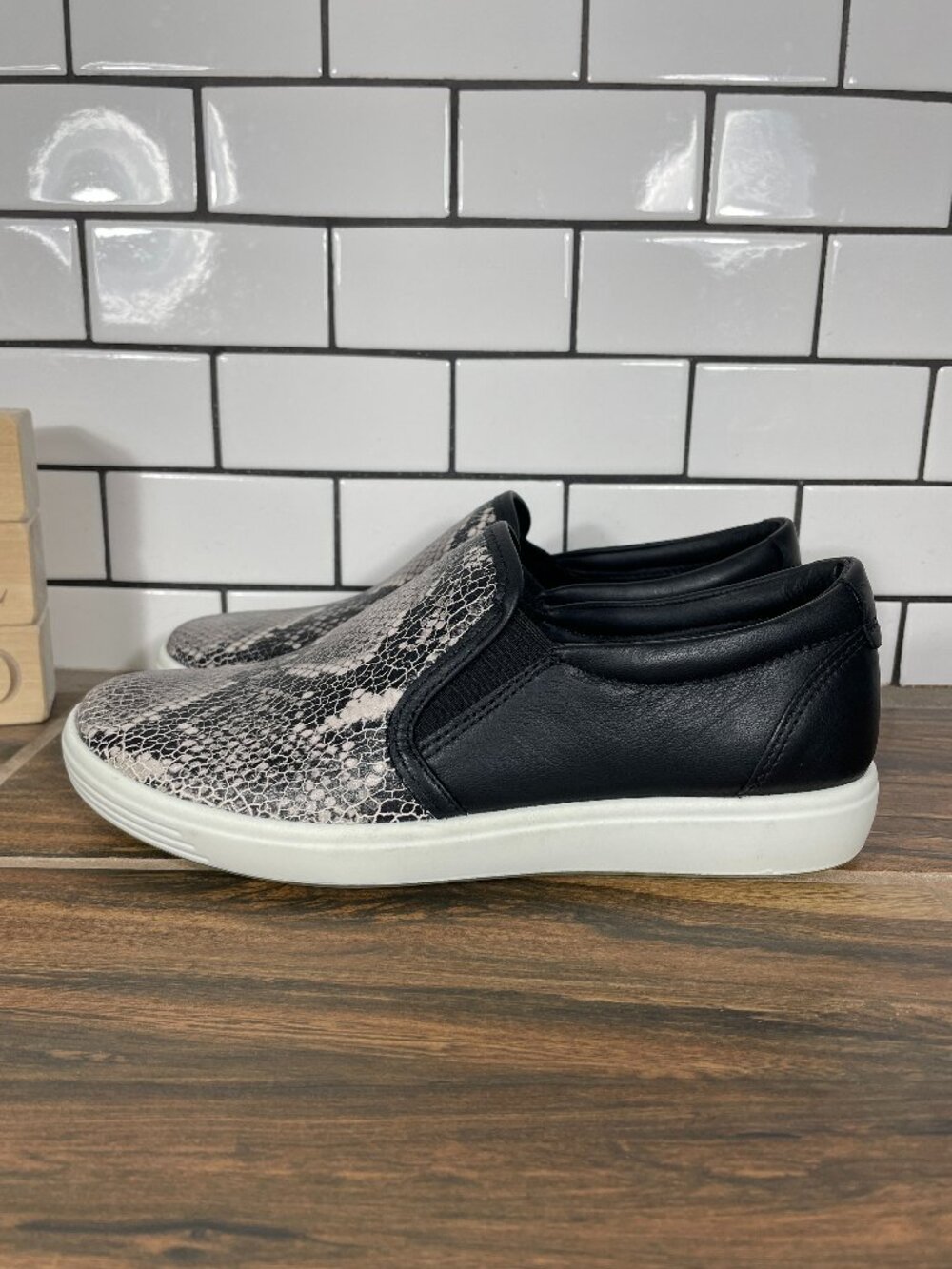 Ecco Soft 7 Shoes Womens Sz EU 36 Multicolor Snake Print Leather Slip On Sneaker